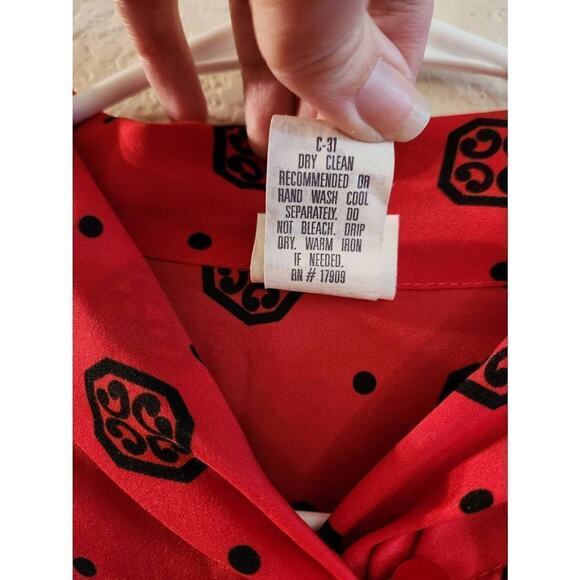 Pykettes size 20 red blouse long sleeve button up - Picture 10 of 10